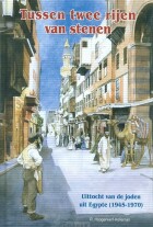 tussen-twee-rijen-van-stenen